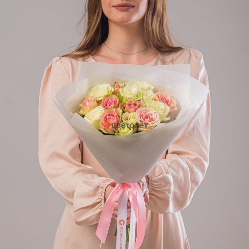 Классический букет 15 роз